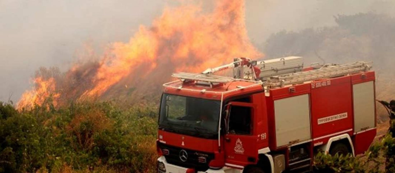 Ηλεία: Άνιση η μάχη με τις φλόγες- Εκκενώνουν το χωριό Περιστέρι (upd)